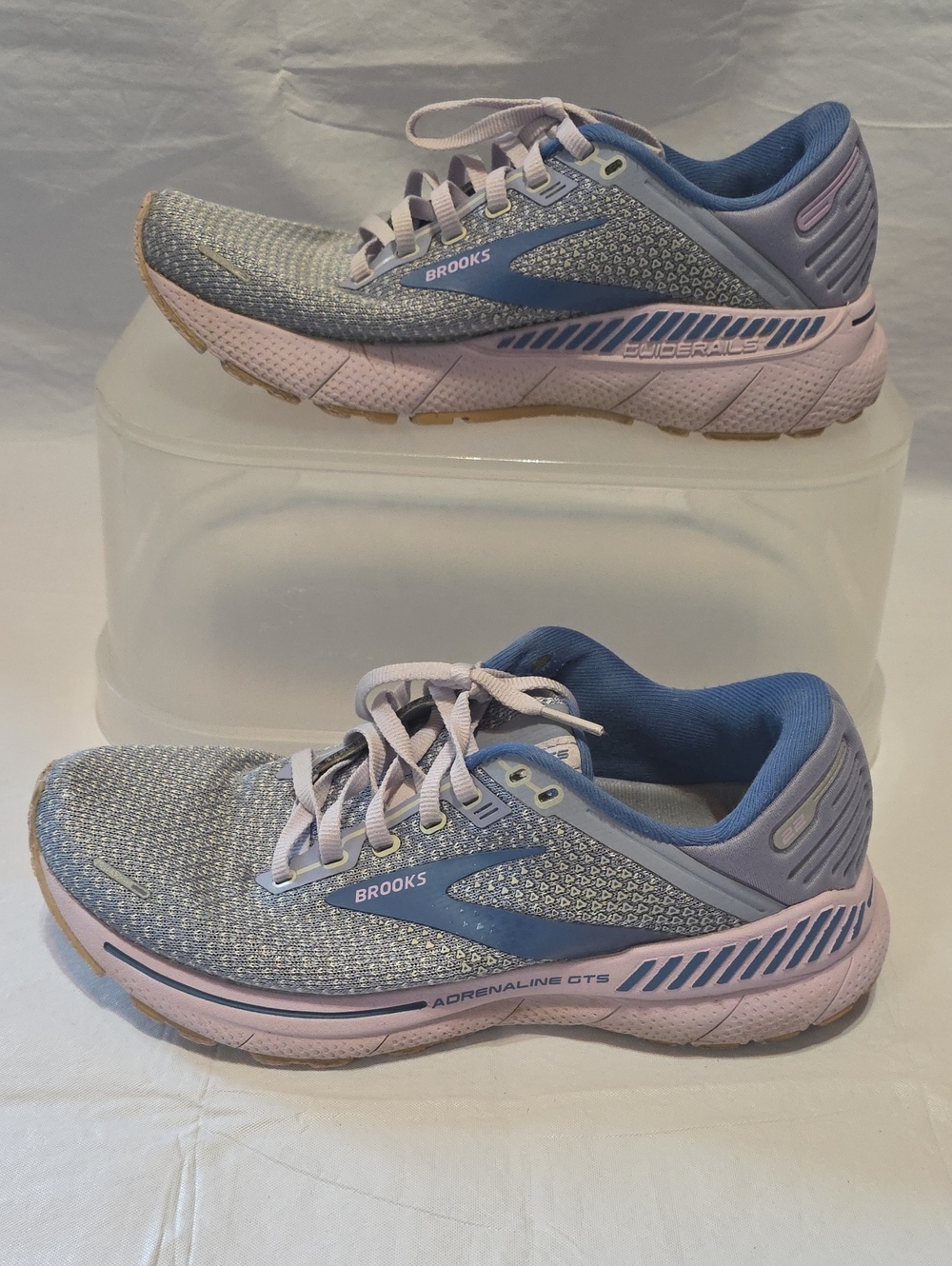Brooks Women’s Adrenaline GTS 22 Running Shoes Blue Pink 8